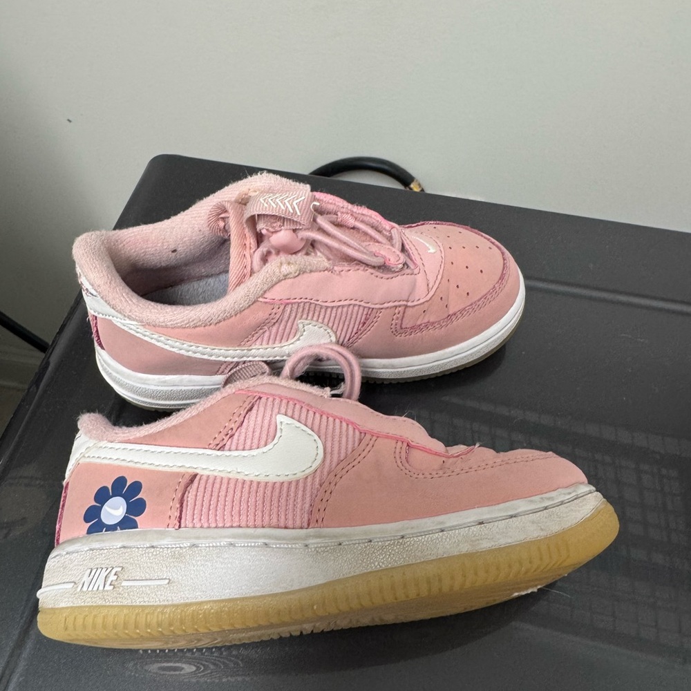 Girls Nike Pink w white swoosh and purple flower